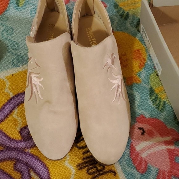 Women's shoes